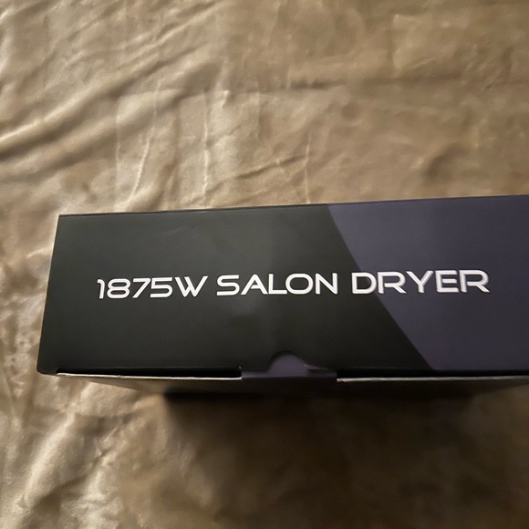 1875 watt blow dryer, Made by JINRI and dries your hair twice as fast! - Picture 4 of 5